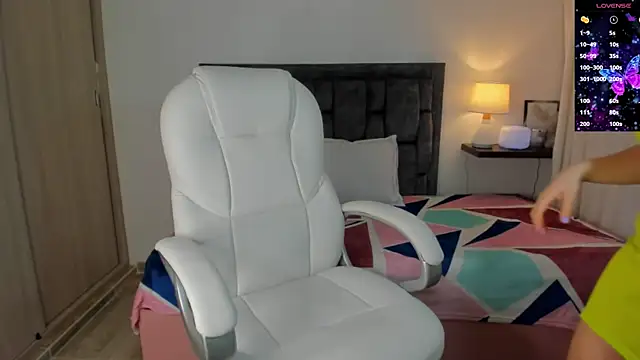 lucia s1 online show from February 11, 11:10 am