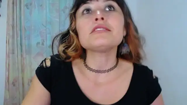 Alexandrasaenz online show from April 12, 9:20 pm