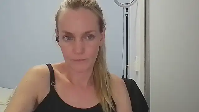 Annylove1 online show from February 18, 12:17 am