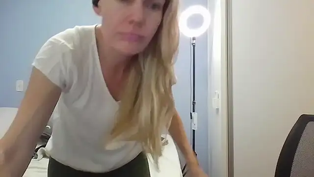 Annylove1 online show from March 31, 12:38 pm