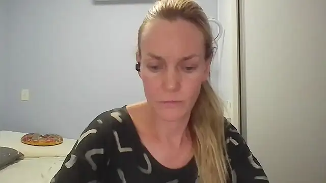 Annylove1 online show from April 10, 12:16 am