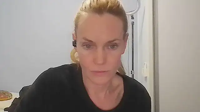Annylove1 online show from May 20, 12:06 am