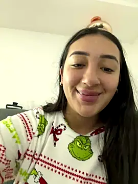 Snapshot of Hannahoff chatting on December 1, 8:20 pm Hannahoff online show from December 1, 8:20 pm