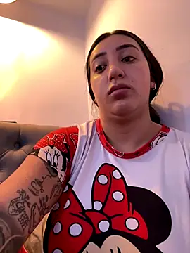 Snapshot of Hannahoff chatting on December 4, 12:08 am Hannahoff online show from December 4, 12:08 am