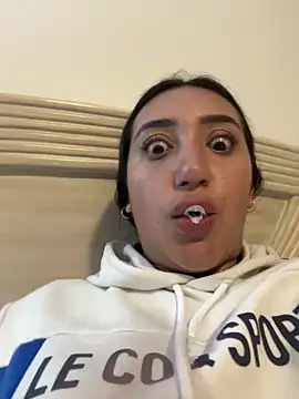 Snapshot of Hannahoff chatting on January 20, 3:26 am Hannahoff online show from January 20, 3:26 am