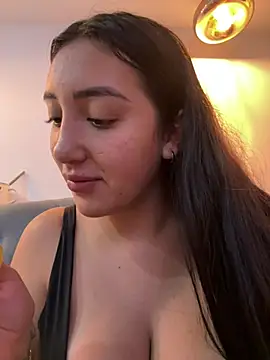 Snapshot of Hannahoff chatting on March 3, 3:41 am Hannahoff online show from March 3, 3:41 am