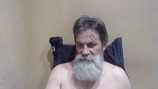 Snapshot of AlexNudo chatting on June 6, 11:04 am AlexNudo online show from June 6, 11:04 am