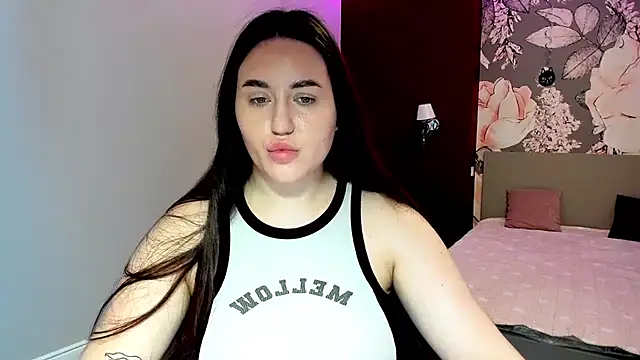 Roxie Bradley online show from February 21, 6:47 am