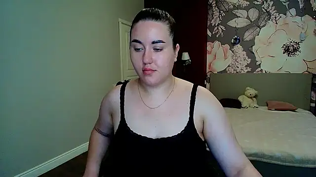 Snapshot of Roxie_Bradley chatting on July 10, 5:45 am Roxie Bradley online show from July 10, 5:45 am