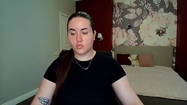 Snapshot of Roxie_Bradley chatting on July 22, 5:43 am Roxie Bradley online show from July 22, 5:43 am