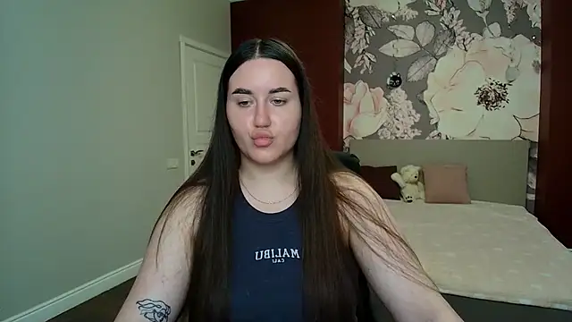 Snapshot of Roxie_Bradley chatting on July 23, 6:00 am Roxie Bradley online show from July 23, 6:00 am