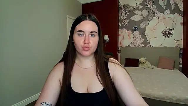 Snapshot of Roxie_Bradley chatting on July 27, 5:36 am Roxie Bradley online show from July 27, 5:36 am