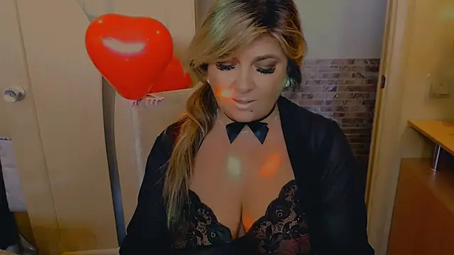 Snapshot of Malena_Mi chatting on February 15, 9:30 am Malena Mi online show from February 15, 9:30 am