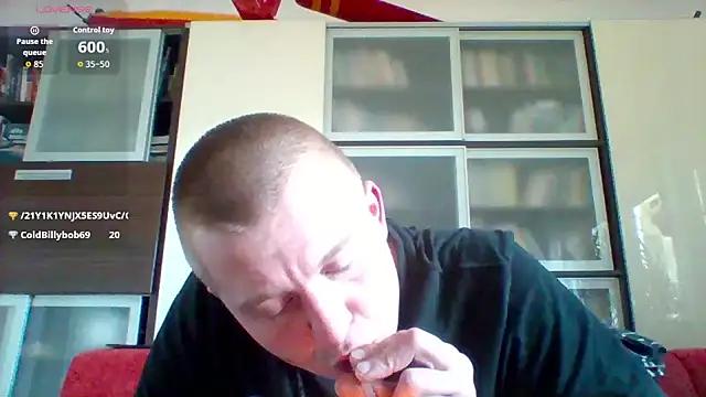 Snapshot of Matttthees chatting on November 18, 9:25 am Matttthees online show from November 18, 9:25 am