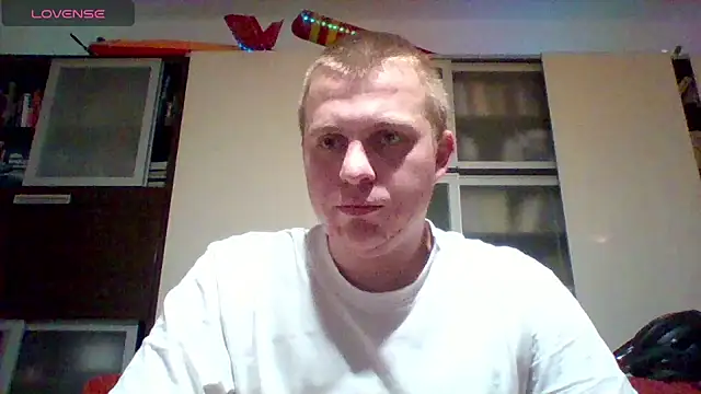 Snapshot of Matttthees chatting on December 4, 8:39 pm Matttthees online show from December 4, 8:39 pm