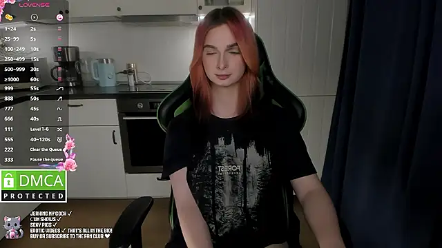 Lee Loo online show from December 9, 2:17 pm