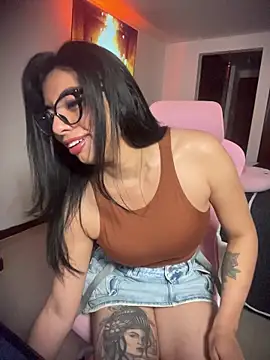 Snapshot of Miaparkerss_ chatting on October 31, 9:49 pm Miaparkerss online show from October 31, 9:49 pm