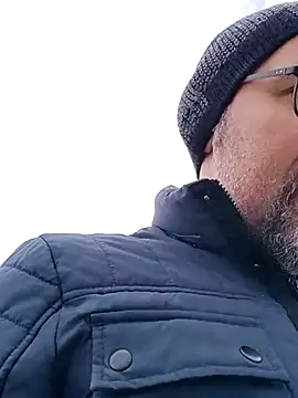 Snapshot of BuckWessle chatting on February 21, 11:55 am BuckWessle online show from February 21, 11:55 am