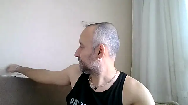 Snapshot of BuckWessle chatting on November 3, 10:05 am BuckWessle online show from November 3, 10:05 am