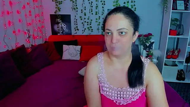 DarlingMilf online show from September 24, 6:11 pm