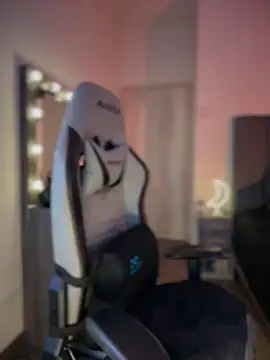 Snapshot of JanyLunaa chatting on November 19, 11:05 pm JanyLunaa online show from November 19, 11:05 pm