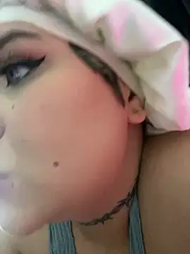 Snapshot of Laura_takint chatting on December 24, 7:33 pm Laura takint online show from December 24, 7:33 pm