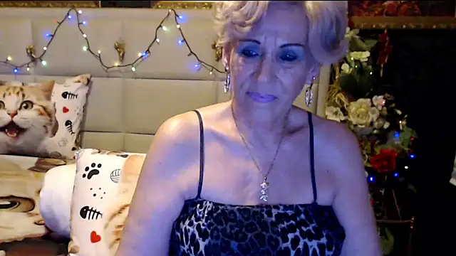 HappyWomanOn online show from February 2, 7:25 pm