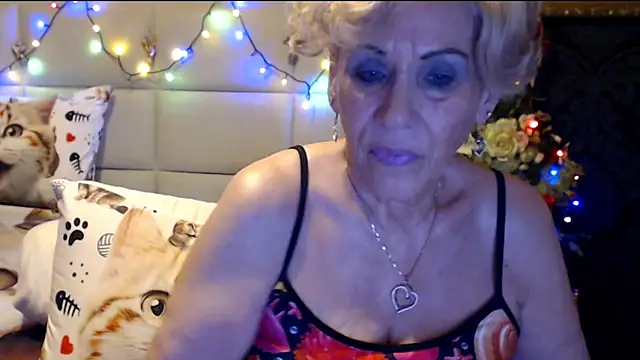 HappyWomanOn online show from February 9, 7:30 pm