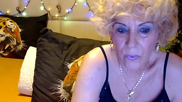HappyWomanOn online show from October 17, 5:59 pm