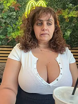 Snapshot of AnneKane chatting on June 1, 10:06 am AnneKane online show from June 1, 10:06 am