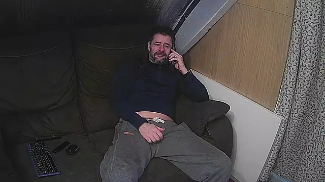 Snapshot of rob2810 chatting on February 27, 9:04 pm rob2810 online show from February 27, 9:04 pm