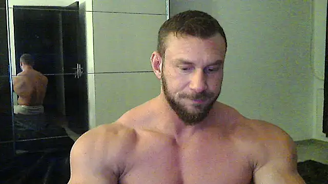 muscularkevin online show from November 18, 4:39 am