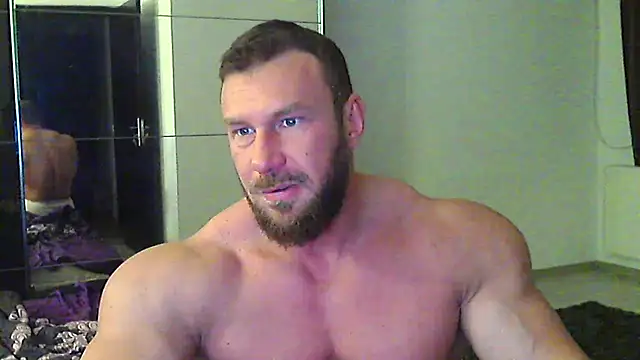 Snapshot of muscularkevin chatting on April 21, 3:24 am muscularkevin online show from April 21, 3:24 am