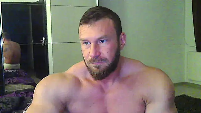 Snapshot of muscularkevin chatting on April 22, 4:04 am muscularkevin online show from April 22, 4:04 am