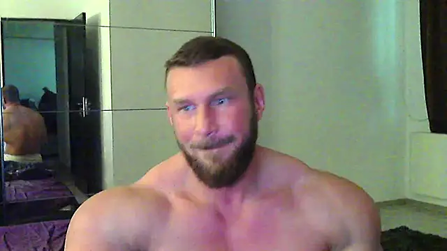 Snapshot of muscularkevin chatting on April 23, 1:24 pm muscularkevin online show from April 23, 1:24 pm