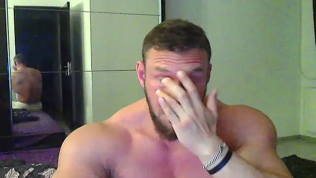 Snapshot of muscularkevin chatting on April 24, 3:42 am muscularkevin online show from April 24, 3:42 am