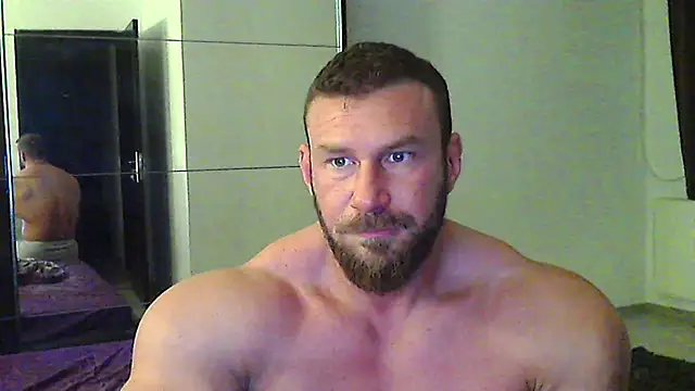 Snapshot of muscularkevin chatting on April 27, 3:26 am muscularkevin online show from April 27, 3:26 am
