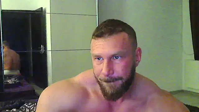 Snapshot of muscularkevin chatting on April 29, 3:21 am muscularkevin online show from April 29, 3:21 am