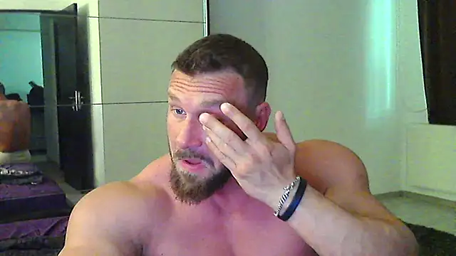 Snapshot of muscularkevin chatting on May 1, 12:21 pm muscularkevin online show from May 1, 12:21 pm