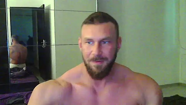Snapshot of muscularkevin chatting on May 2, 3:39 pm muscularkevin online show from May 2, 3:39 pm
