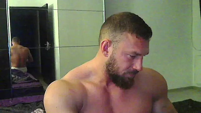 Snapshot of muscularkevin chatting on May 5, 3:03 am muscularkevin online show from May 5, 3:03 am