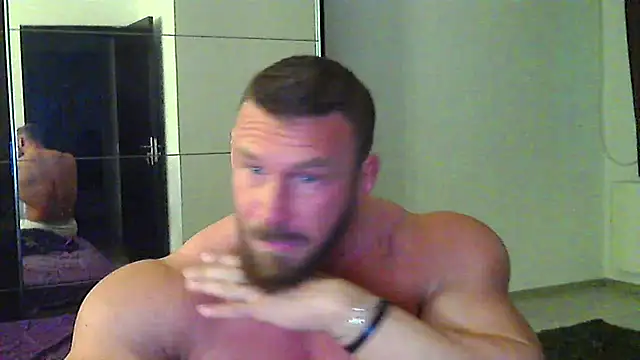Snapshot of muscularkevin chatting on May 7, 3:23 am muscularkevin online show from May 7, 3:23 am