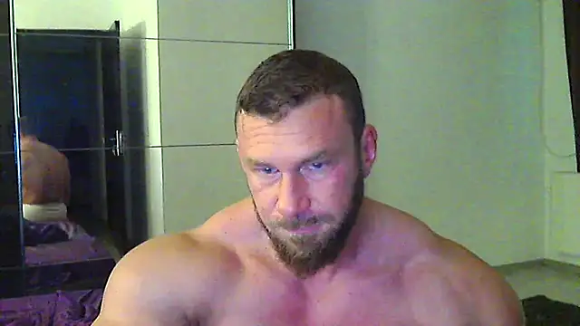 Snapshot of muscularkevin chatting on May 11, 3:34 am muscularkevin online show from May 11, 3:34 am