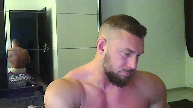 Snapshot of muscularkevin chatting on May 19, 3:24 am muscularkevin online show from May 19, 3:24 am