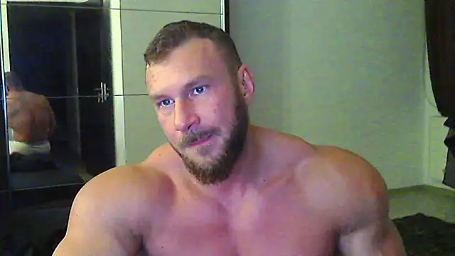 Snapshot of muscularkevin chatting on May 22, 3:35 am muscularkevin online show from May 22, 3:35 am