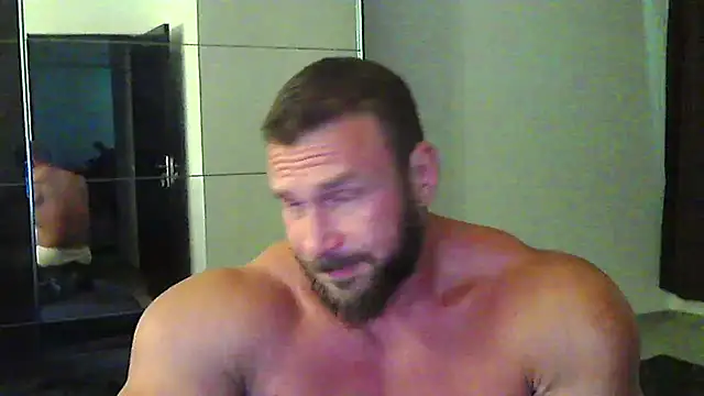 Snapshot of muscularkevin chatting on June 1, 3:58 pm muscularkevin online show from June 1, 3:58 pm