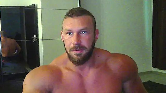 Snapshot of muscularkevin chatting on June 23, 3:37 am muscularkevin online show from June 23, 3:37 am