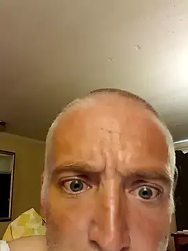 Snapshot of begood4daddy2day chatting on July 31, 7:24 pm begood4daddy2day online show from July 31, 7:24 pm