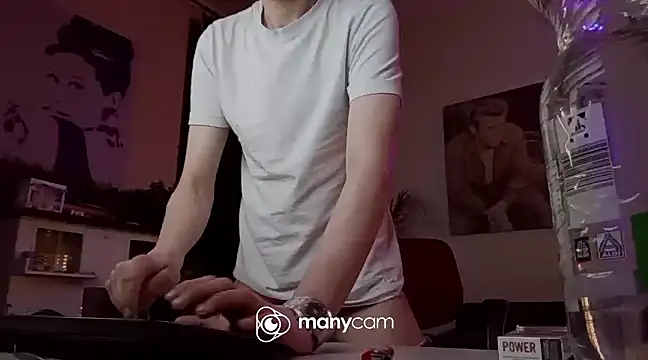 Snapshot of der_dino30 chatting on March 21, 7:02 pm der dino30 online show from March 21, 7:02 pm