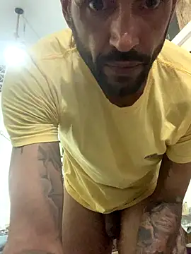 Snapshot of raphadoors19 chatting on November 12, 2:34 am raphadoors19 online show from November 12, 2:34 am